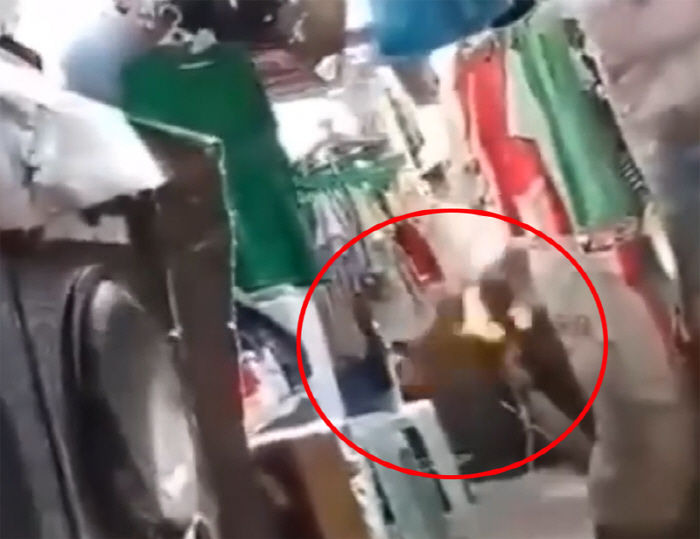 장모 몸에 불 지르고, 11세 아들에게 촬영 시켜…오해 때문에?
