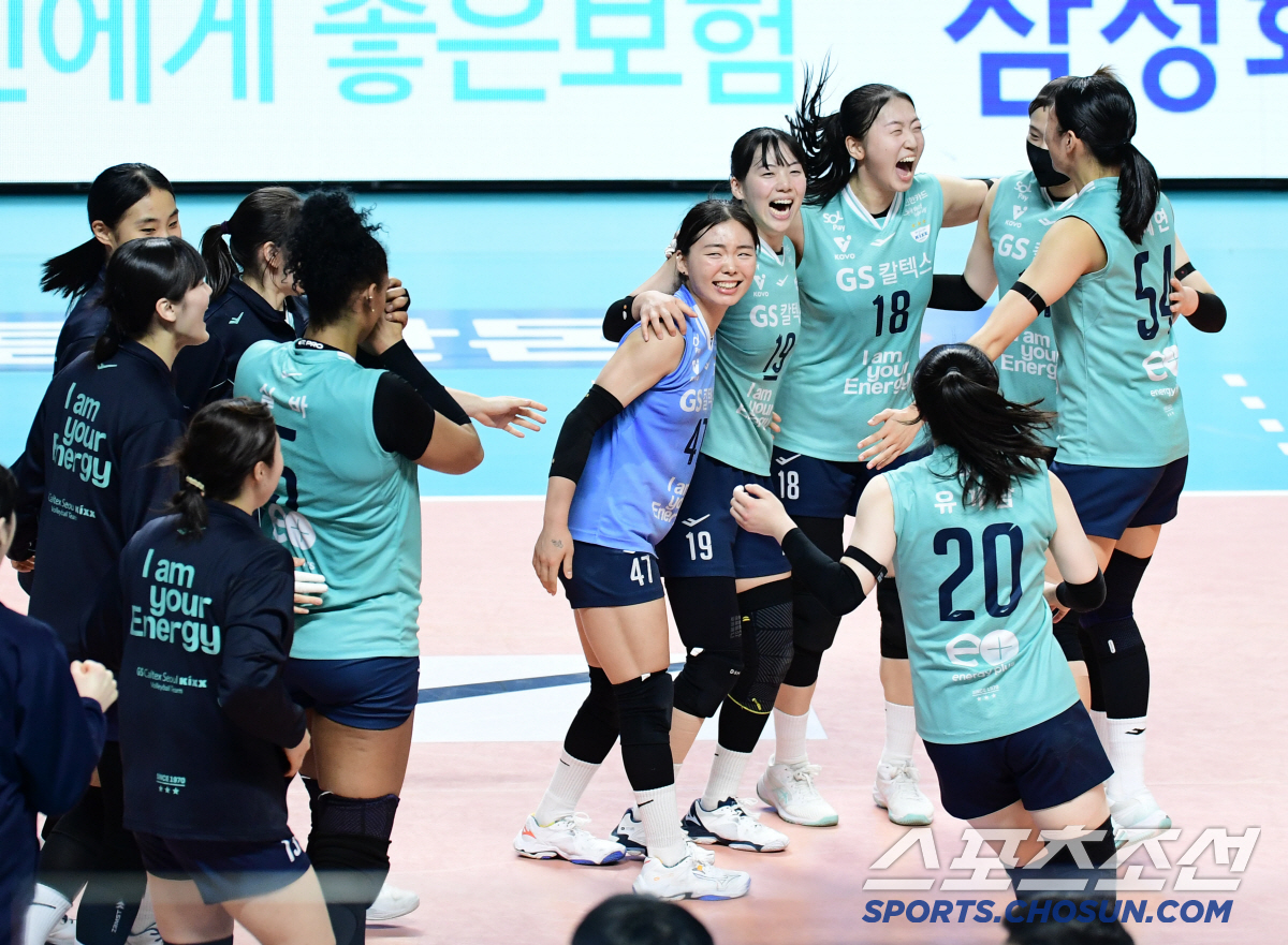 1승하면 구단 역사인데 "감흥없다" 왜?…우승반지 8개 사령탑 위엄은 이…