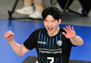 '천안은 이미 봄이다' 날개단 현대캐피탈 누가 막으랴! 거침없는 11연승 선두 질주…85분만에 우리카드 셧아웃 [천안리뷰]