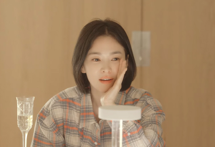 송혜교, 인생 첫 브이로그→'가수 데뷔' 녹음실 현장 공개 "수익금 유기…