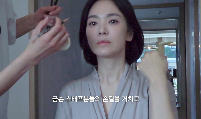 송혜교 "줄 수 있는게 돈이라 미안해" 스탭에 전달한 '거금'...눈물 …