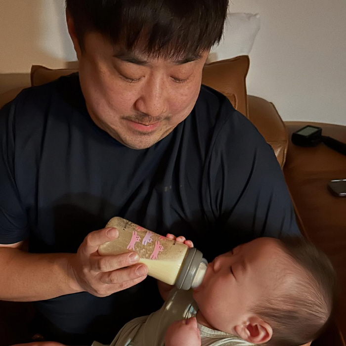 '이은형♥' 강재준, 생후 160일 子와 데칼코마니 '아빠와 아들'...…