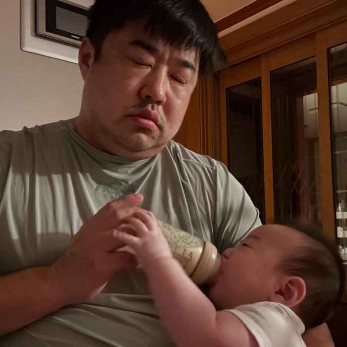'이은형♥' 강재준, 생후 160일 子와 데칼코마니 '아빠와 아들'...…