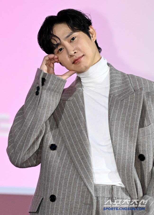 [SC이슈] '日AV표지' 올리고 로맨스는 무리였나..박성훈, '폭군의 …