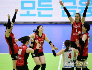'진짜 이기는 맛 알아버린거야?' 꼴찌의 반란...페퍼, 현대건설 또 잡았다 '3연승 질주' [수원 현장]