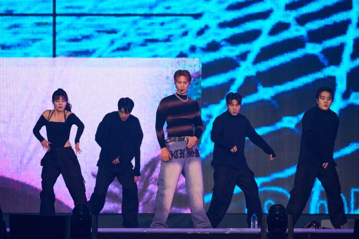 샤이니 키-민호 "다음엔 단체로…팬 샤이니월드, 응원봉 발광력 좋아"('…
