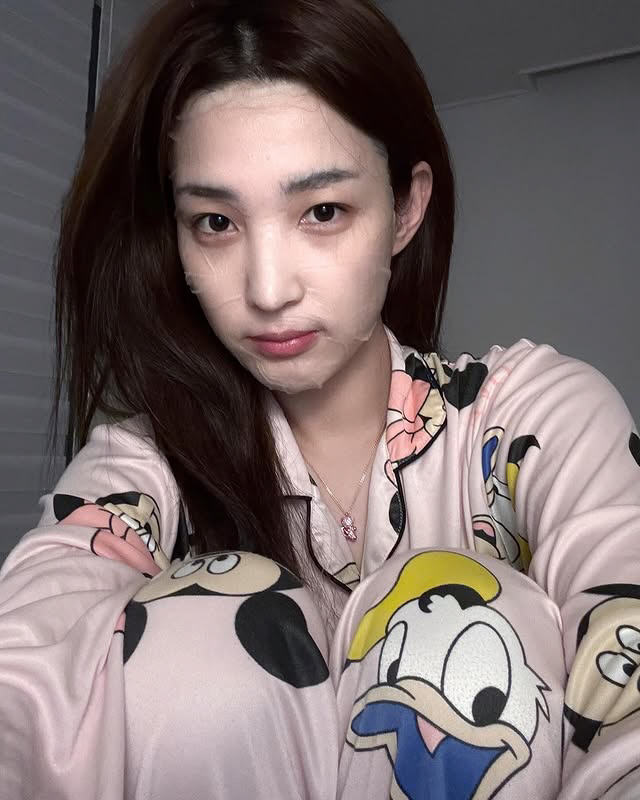 '최민환 이혼' 율희, 공구 대박 터졌네..구매인증 릴레이에 '눈물'