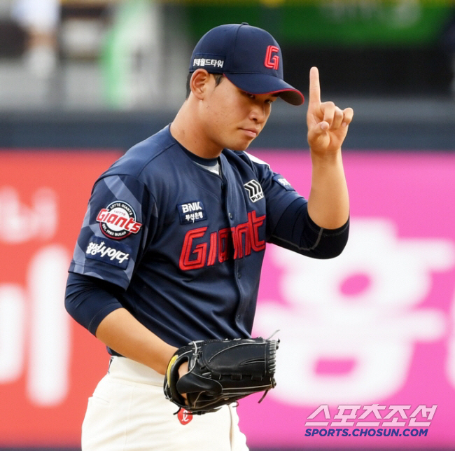 '비밀번호' 악몽은 그만!…롯데, '5선발→불펜' 나균안 카드 '만지작'…