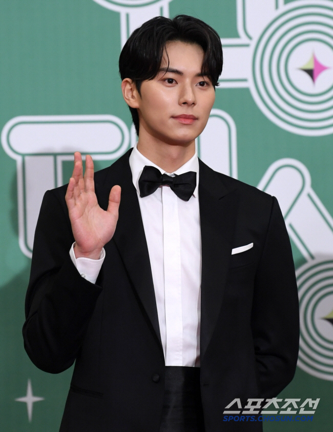 [단독] '신예' 이채민, 임윤아 옆자리 꿰찼다..박성훈 하차 '폭군의 …