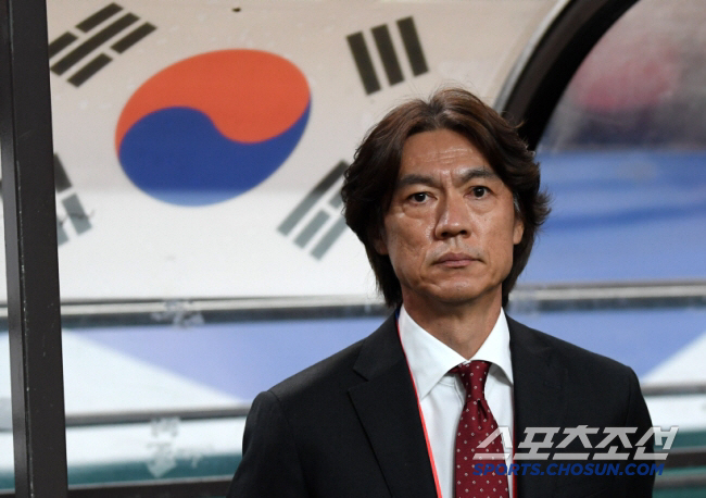 혼돈의 한국 축구, 그래도 홍명보호의 시계는 돌아간다…14일 유럽 출국,…