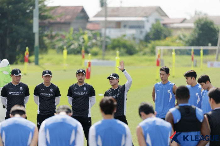 [단독]'광주 잔류'이정효의 승부수, 우여곡절 끝에 '검증된 테크니션' …