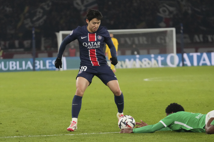 "LEE, PSG 2연속 두 자릿수 공격 포인트 -1"→'커리어 하이' …