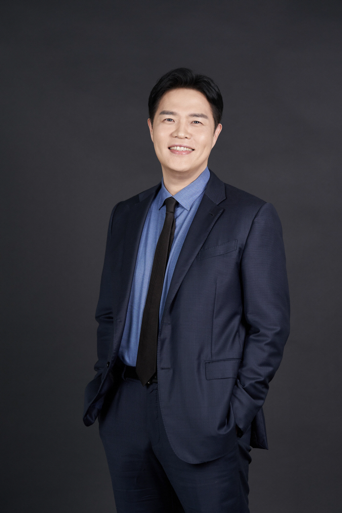 [이색화제]배드민턴협회 회장선거 출마한 전경훈 대표, 트럼프 취임식 초청…