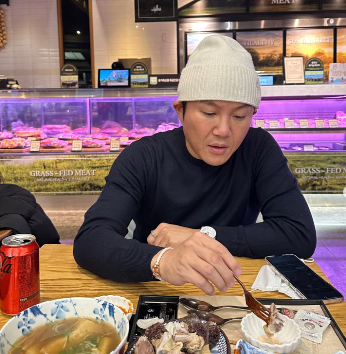 조세호, '♥아내와 쇼핑몰 데이트' 현장 포착...신혼부부의 행복한 주말…
