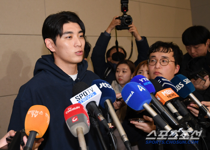한국에 트레이너까지 파견한 SF 특별 대우에 출국 이정후의 각오 "몸상태…