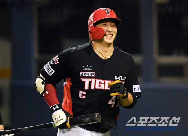 17일 잠실구장에서 열린 LG 트윈스와 KIA 타이거즈의 경기. 5회초 KIA 나성범이 동점 솔로포를 날린 뒤 환호하고 있다. 잠실=박재만 기자 pjm@sportschosun.com/2024.08.17/