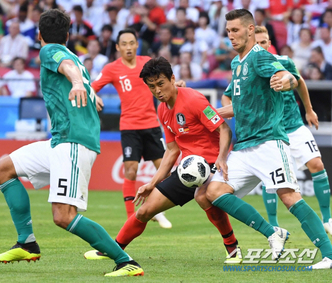 '런던 동메달 신화의 주역' 구자철, 축구화 벗으며 밝힌 진심 "팬들을 …