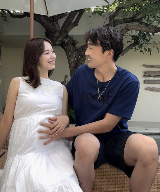 걸그룹 멤버와 결혼했던 야구선수, 업소女와 불륜 인정 "경솔한 행동 사과…