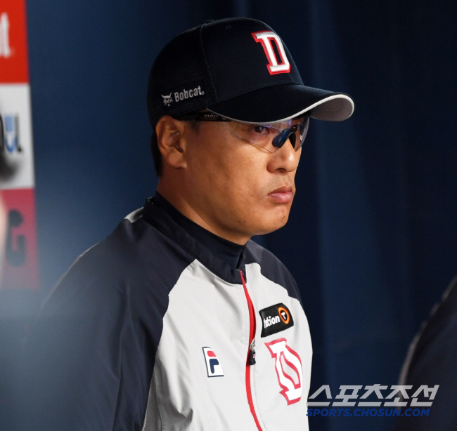 "日 수소문해 영입" 왜 2군 감독 대신 '총괄코치' 맡겼나…두산, 원조…