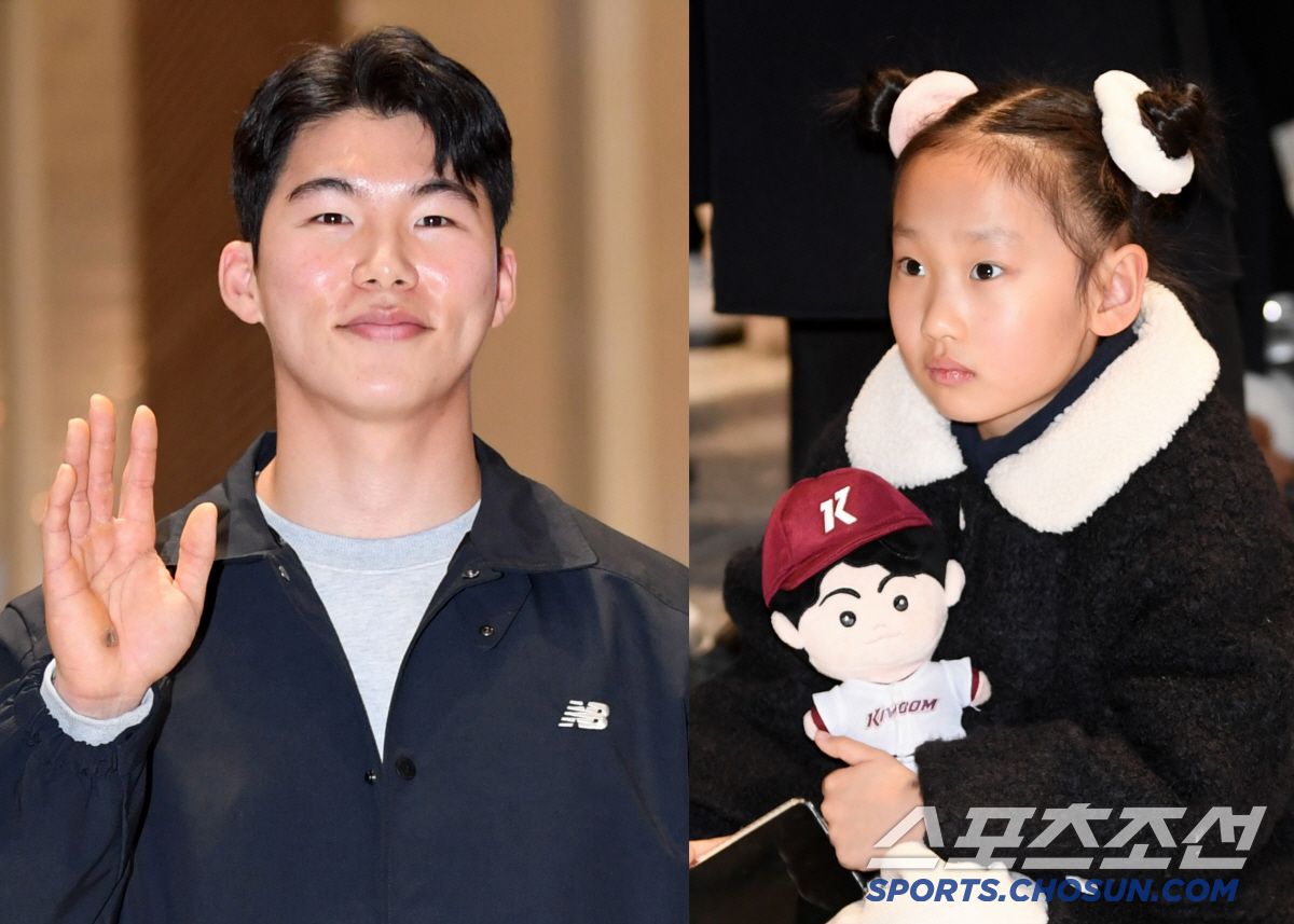 '김혜성 인형 품에 안은 10살 어린이' 메이저리그로 떠나는 김혜성 보기…