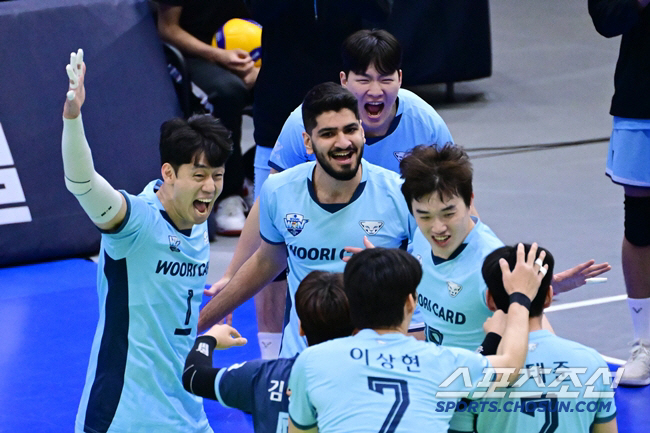 '알리 28점 맹폭' 우리카드 간절함에서 이겼다! 한전과 풀세트 끝에 승…