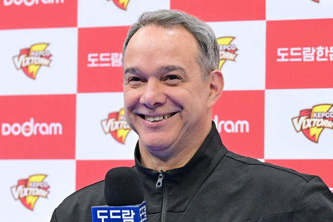 '알리 28점 맹폭' 우리카드 간절함에서 이겼다! 한전과 풀세트 끝에 승…