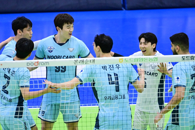 '알리 28점 맹폭' 우리카드 간절함에서 이겼다! 한전과 풀세트 끝에 승…