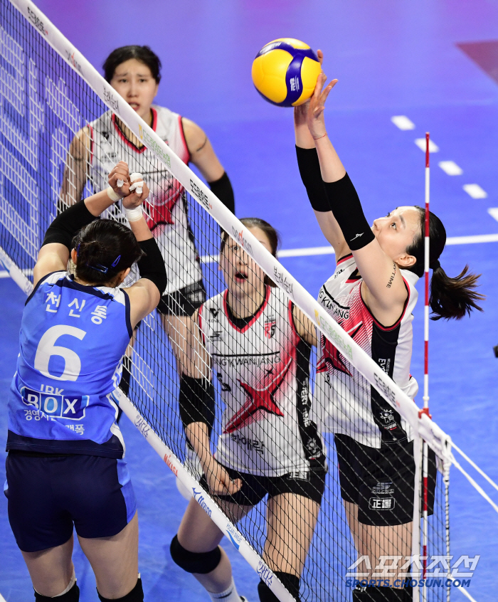 고희진표 '매의눈'+44득점 메가파워! 정관장, 5세트 혈투끝 10연승 …