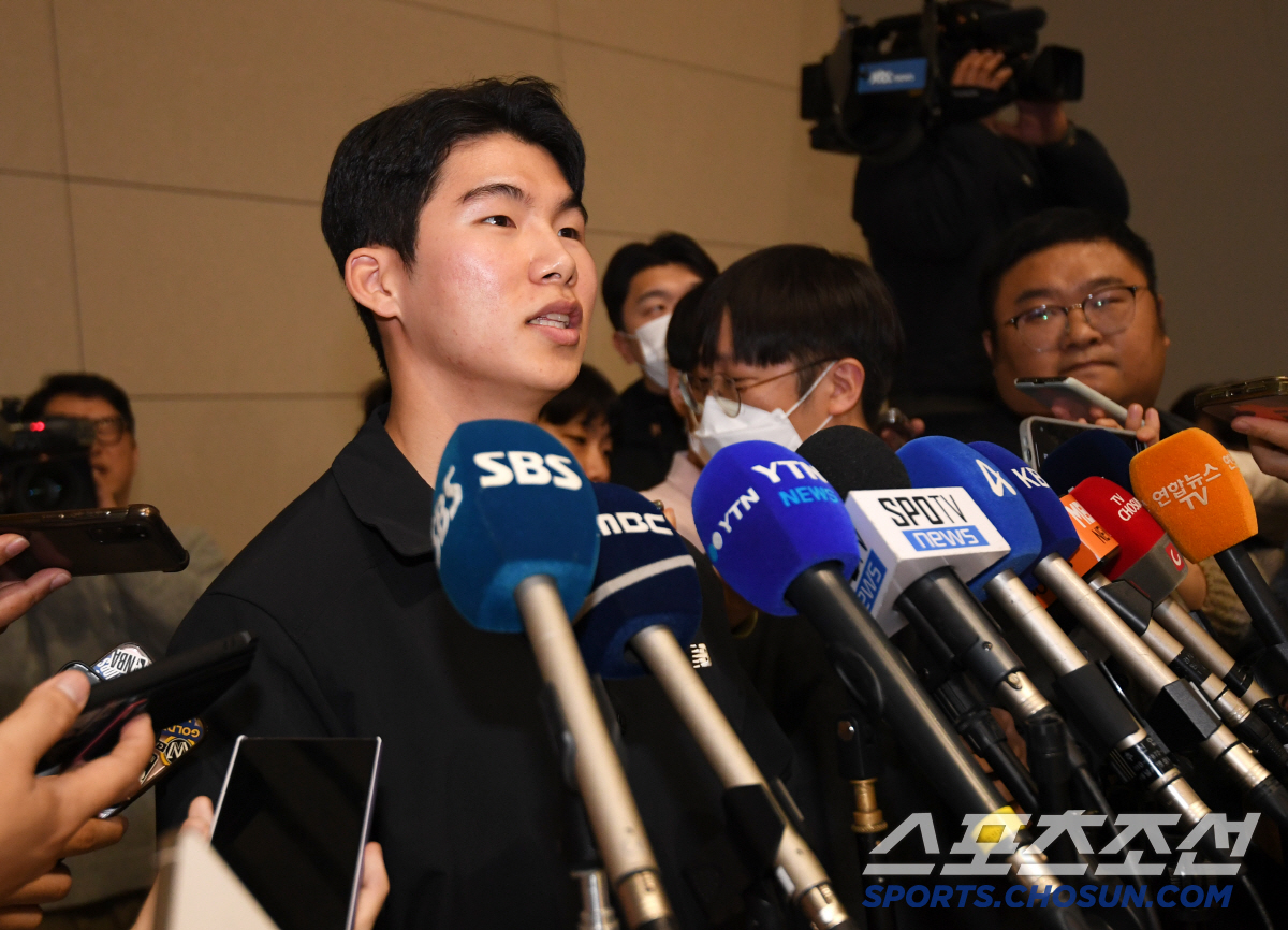 "한국어로 항상…" 진짜 오타니가? 김혜성은 왜 잠도 설쳤으면서 일본어 …