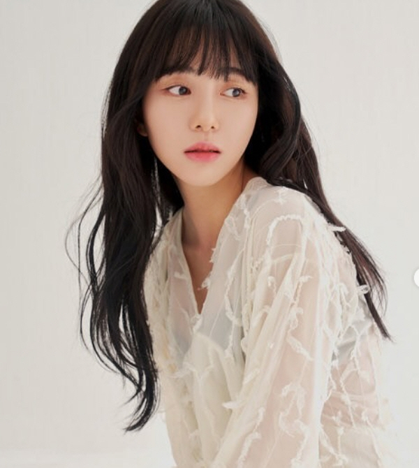 'AOA 괴롭힘 주장' 권민아, 결국 연예계 떠났다.."피부과 상담실장으…