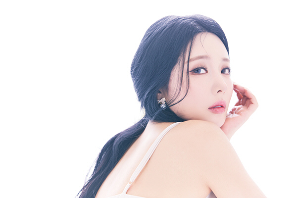 [공식] '트롯퀸' 홍진영, 발라드 트롯 '다시, 봄' 발표…1년만 컴백