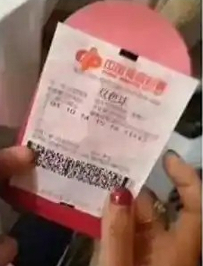 선물로 준 복권 12억원 당첨되자 회사가 반환 요구, 알고 보니 그 복권…