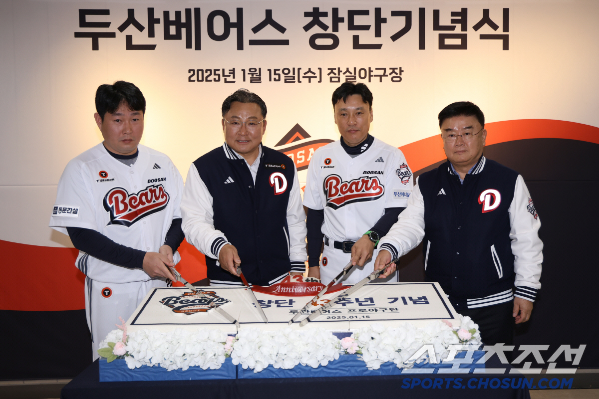 제주항공 희생자 추모로 시작.. 두산 2025 창단기념식 → 새 시즌 첫…