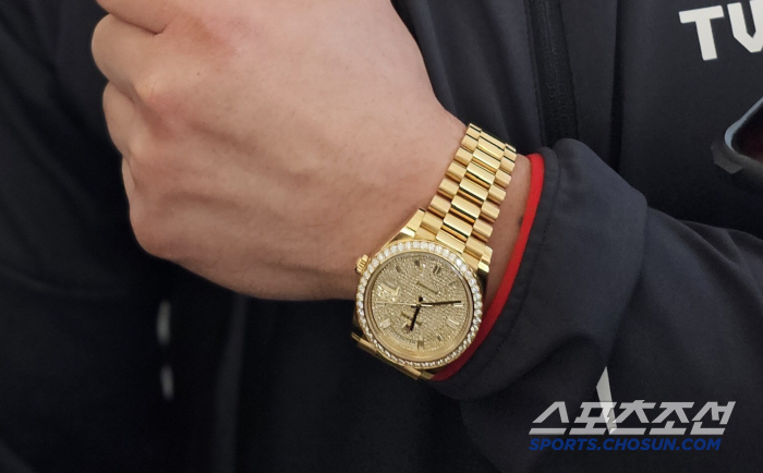 '우승 한번더' 캠프 출국하는데 1억넘는 롤렉스시계 차고 온 최고 유격수…