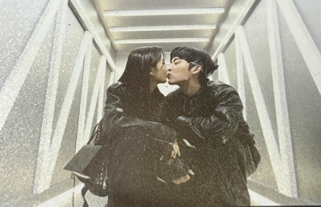 [공식] 문가영♥최현욱 뽀뽀 사진 유출 진짜였다..'그놈은 흑염룡' 측 …