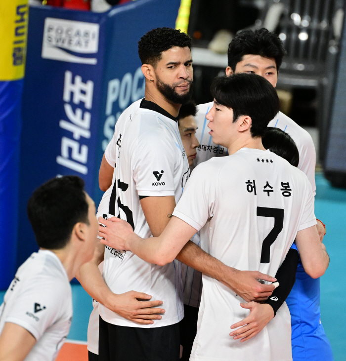 "이탈리아 대표팀 느낌" 이런 팀을 어떻게 이겨요…현대캐피탈 선두 독주,…