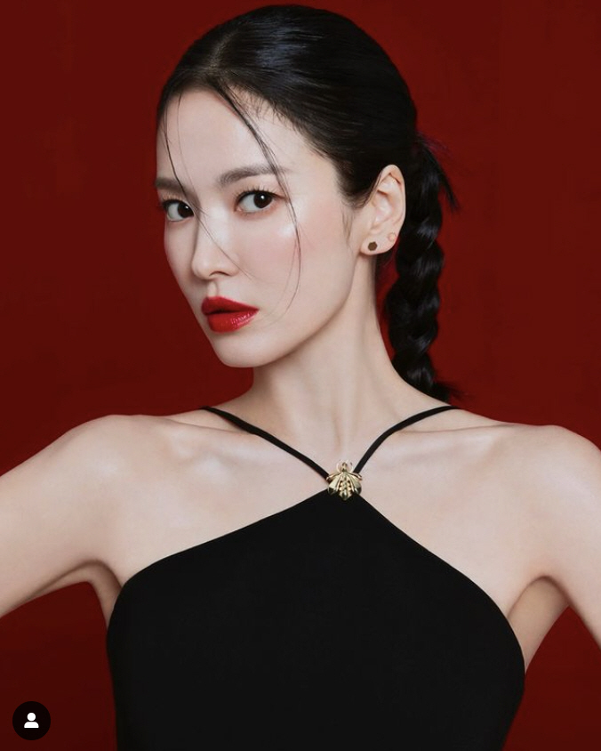 '수녀복 벗은' 송혜교 미모 무슨 일 '세월 역주행' 美쳤다