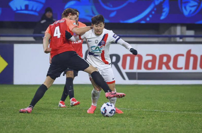 "LEE 어시스트 몇 개 날리나!" 답답한 PSG, '5부' 상대로 선제…