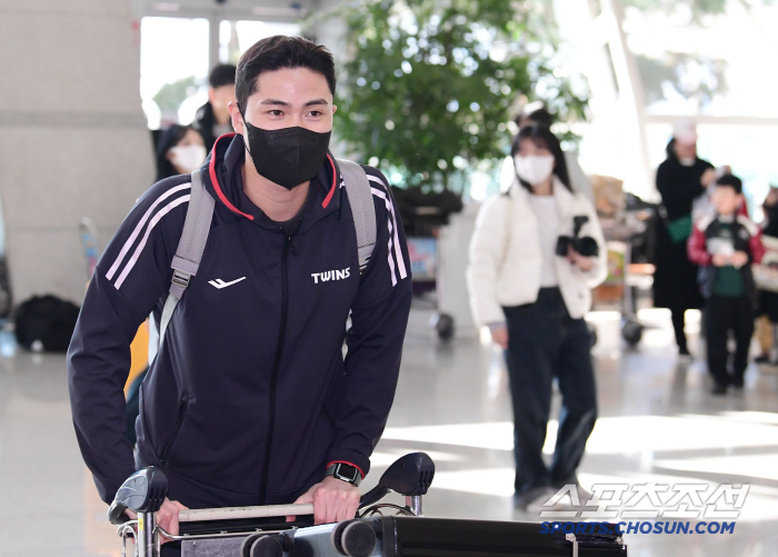 'ERA 1.58→9.11' 154km 강속구 투수의 함축적 목표 "나갈…