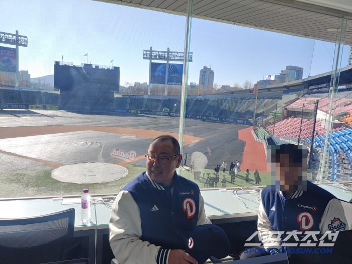 여기 오실 '급'이 아닌데? 日거물 지도자, 왜 두산 2군에 왔을까