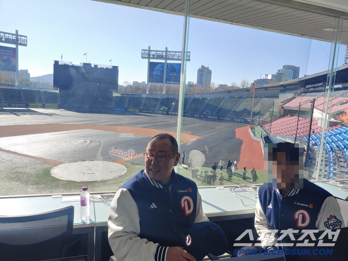 여기 오실 '급'이 아닌데? 日거물 지도자, 왜 두산 2군에 왔을까