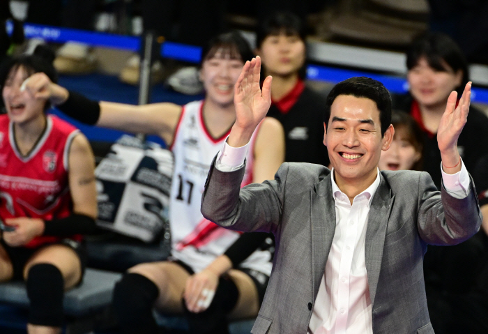 "칭송받아 마땅한 선수" 5경기 평균 32.2득점! 사령탑 극찬…'괴물'…