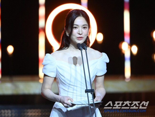 "이정도면 개인 유튜브 채널 개설 각?" 팬들 열광한 송혜교 브이로그, …