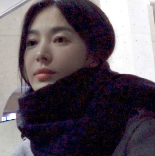 '홍보 요정' 송혜교 통했다..'검은 수녀들' 160개국 선판매 쾌거 […