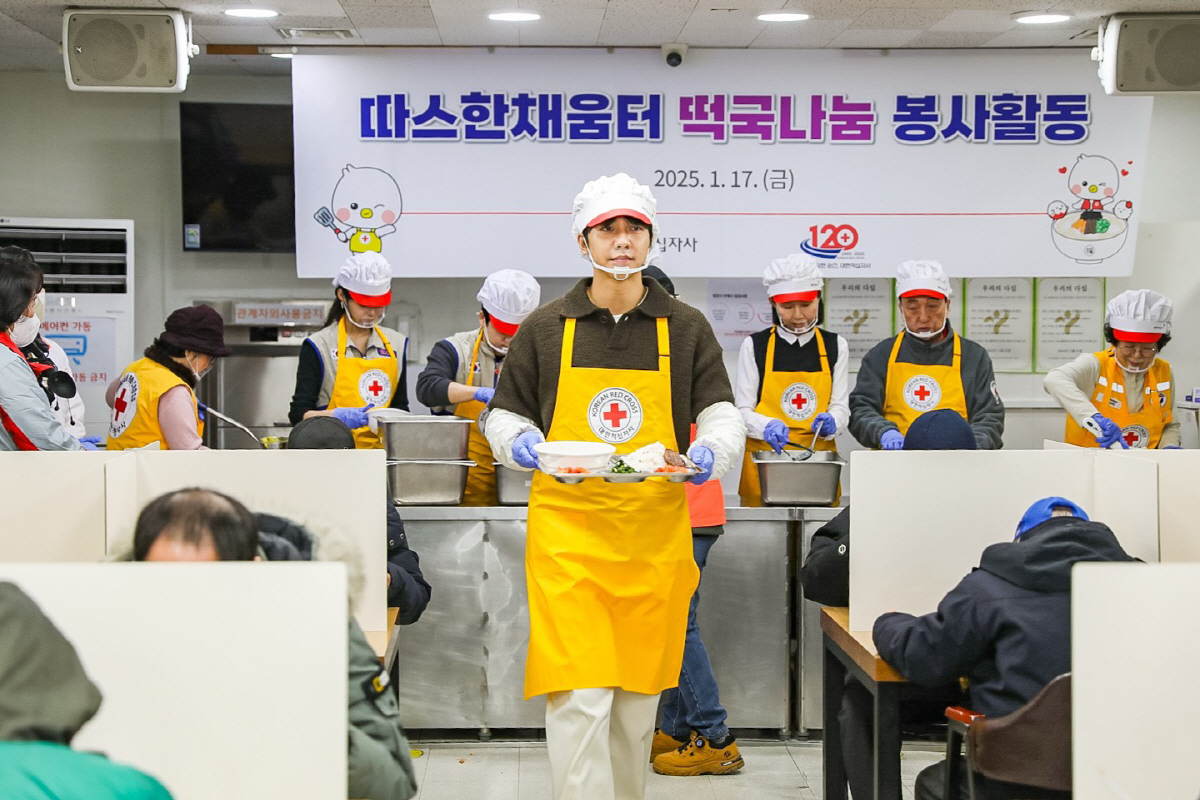 '이다인♥' 득녀한 이승기, 봉사활동으로 나눔 전파..무료급식시설서 "온…