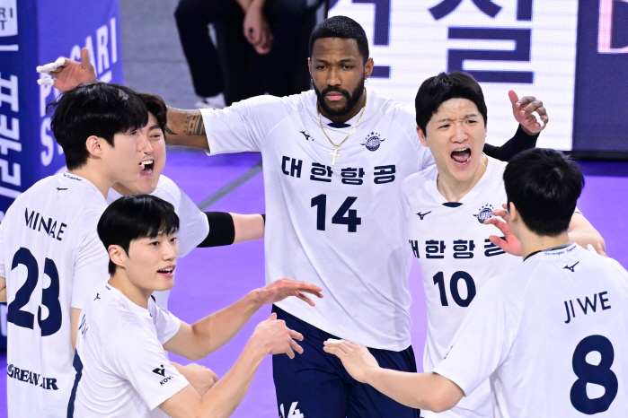 '삼각편대 50점 폭격' 대한항공, '마테우스 빠진' 한국전력 잡고 2위…