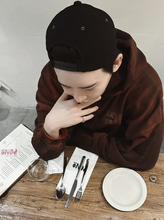 이종석, ♥아이유와 레스토랑 데이트?..애정 듬뿍 담긴 '남친짤의 정석'