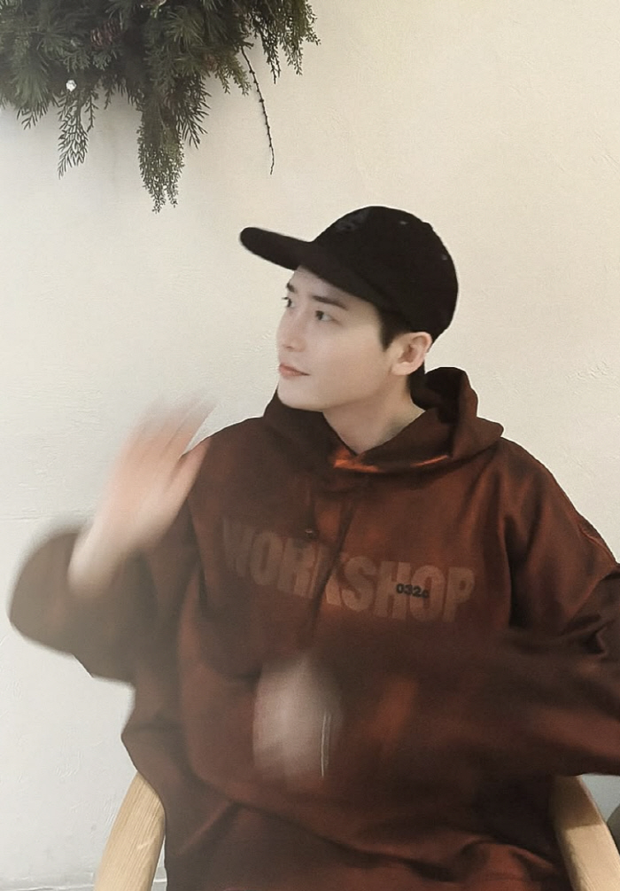이종석, ♥아이유와 레스토랑 데이트?..애정 듬뿍 담긴 '남친짤의 정석'