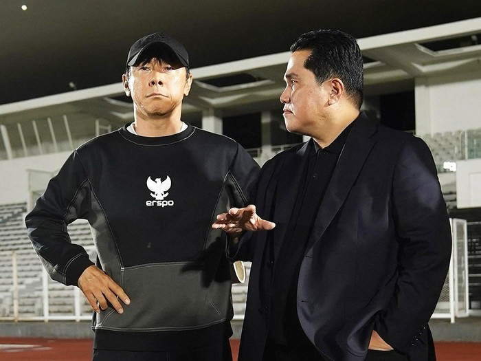 "신태용 데려와!" 부진 하노이FC 팬들 '간절 러브콜'...현지 매체 …