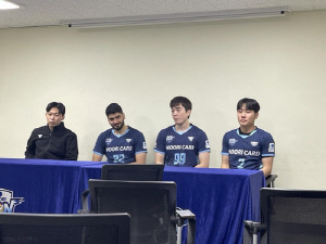 한국어 말하고, 동료의 사랑받는 우리카드 '이란인' 알리